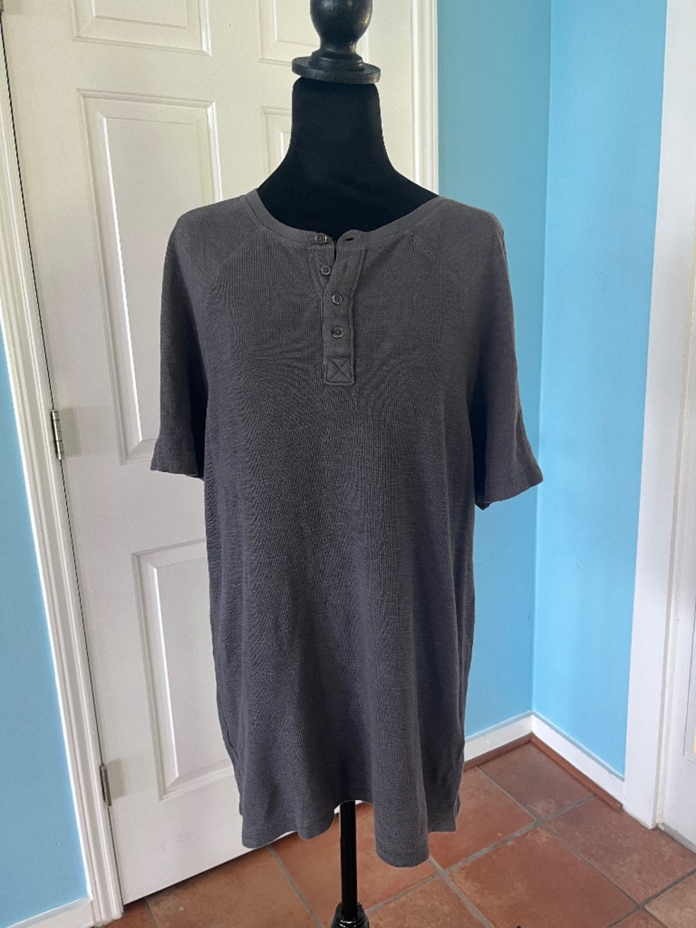 Rock & Republic Men's Gray Henley Shirt Size L 100% Cotton Textured Preppy